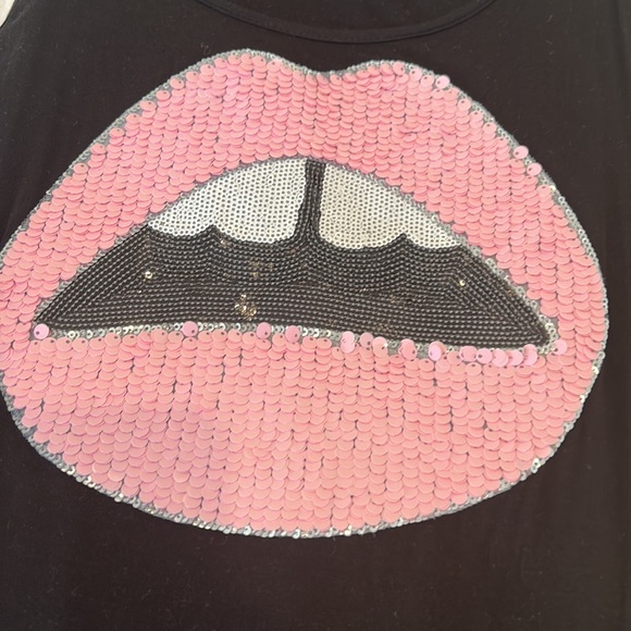 Bird and vine tank with sequin lip patch - Picture 2 of 3